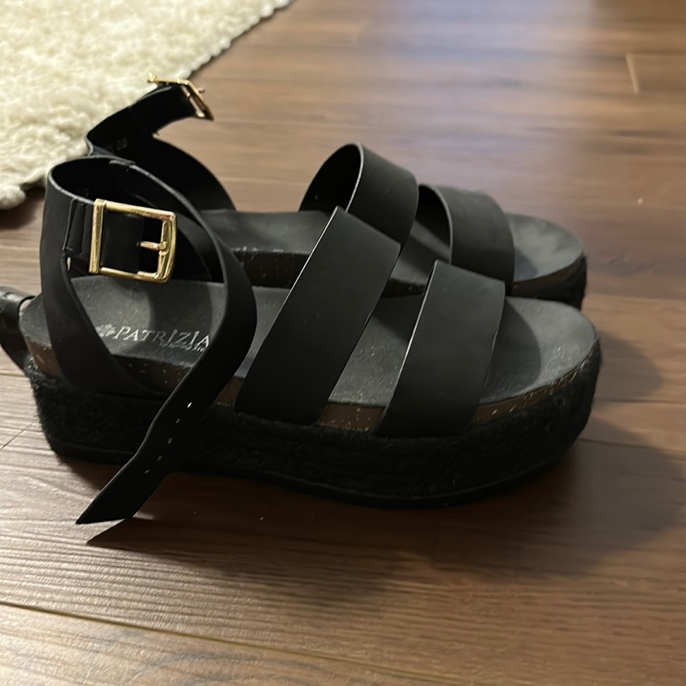 Patrizia Platform Sandal. Black. Size 6.
